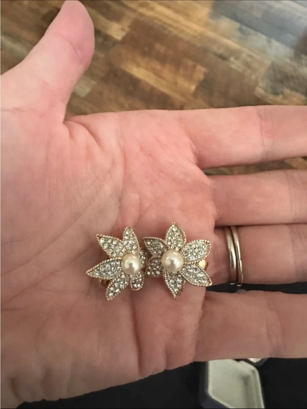 Vintage Marvella Elegant faux Pearl & Crystal Flower Clip-On Earrings